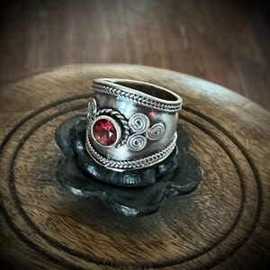 Vintage Sterling Silver Garnet Ring size 7.5